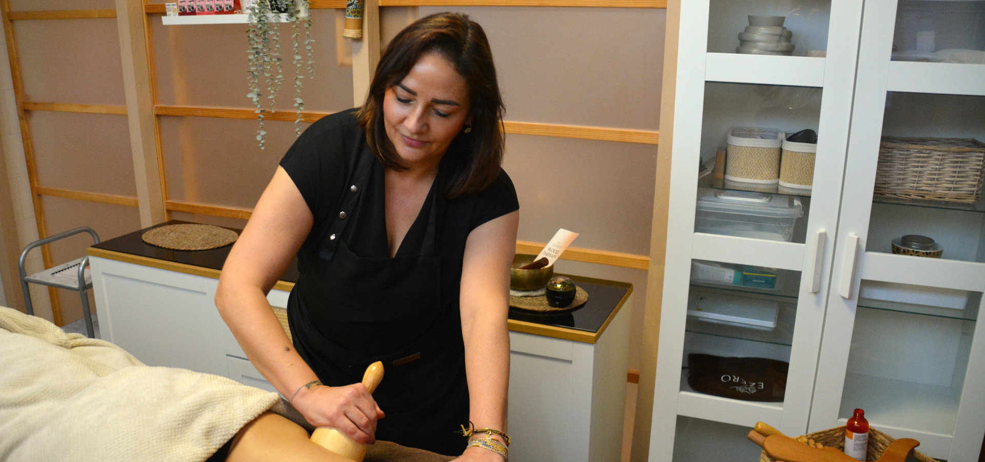 Massage dos avec outil